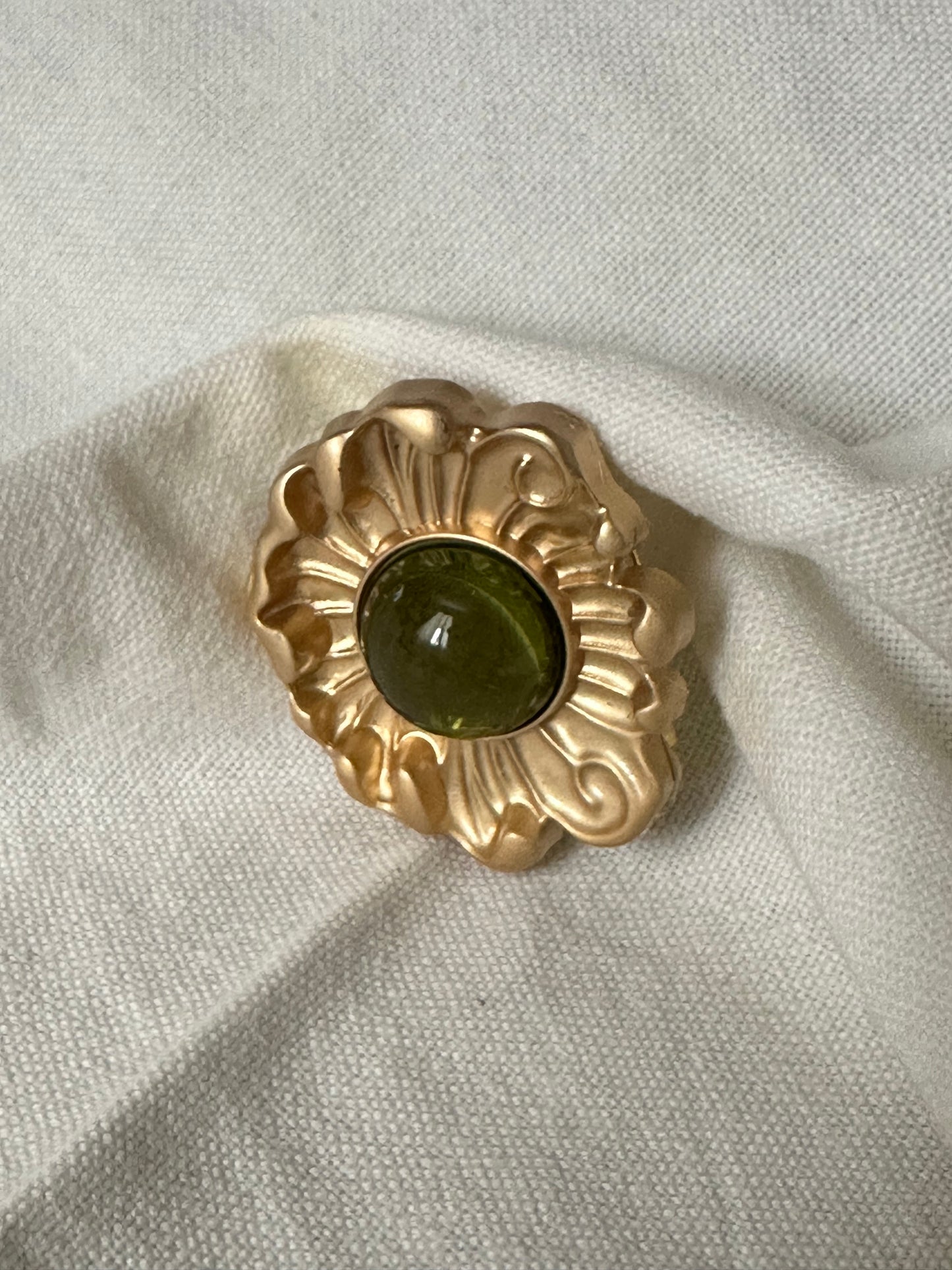 Broche flor verde