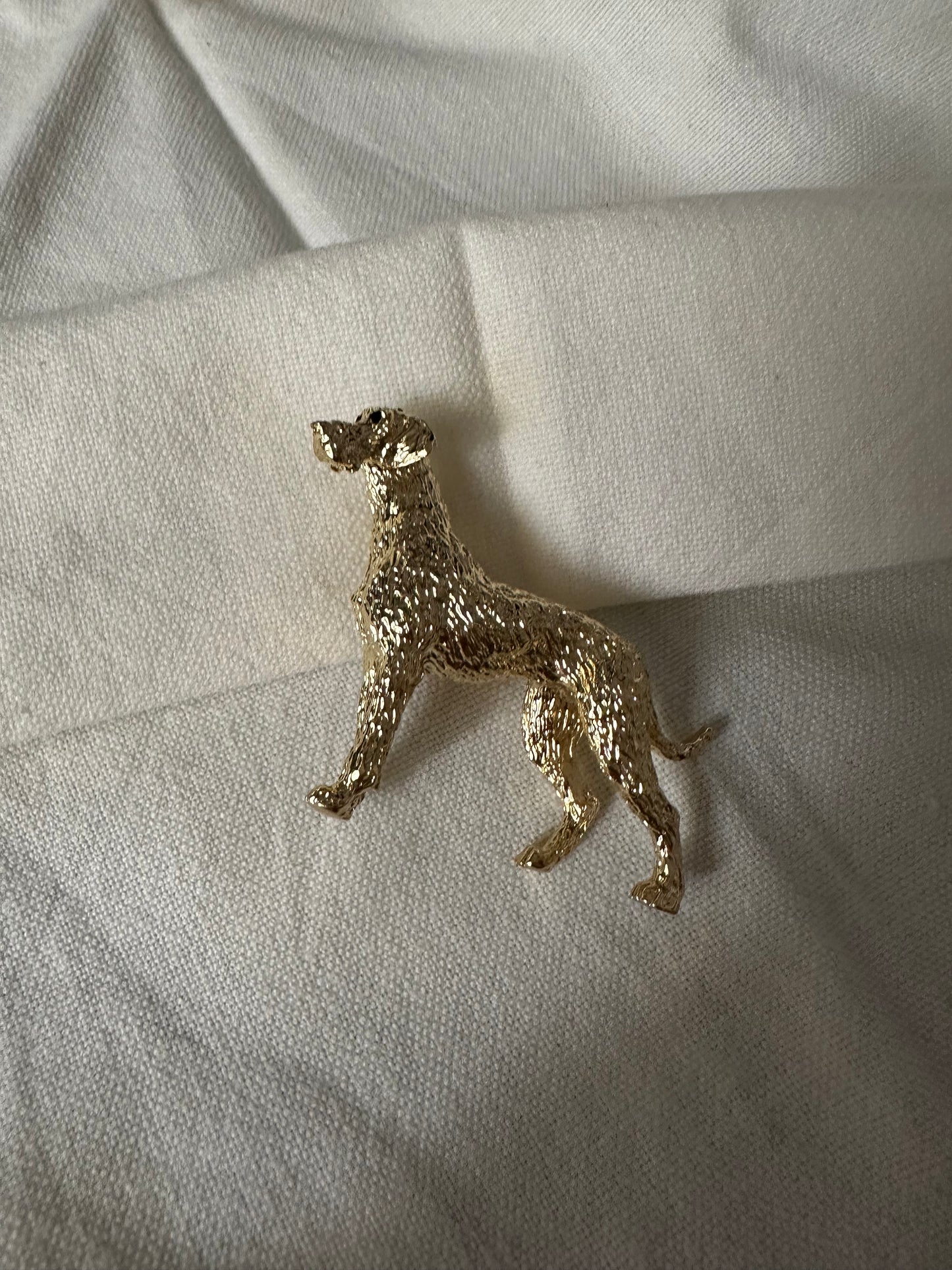 Broche perro caza