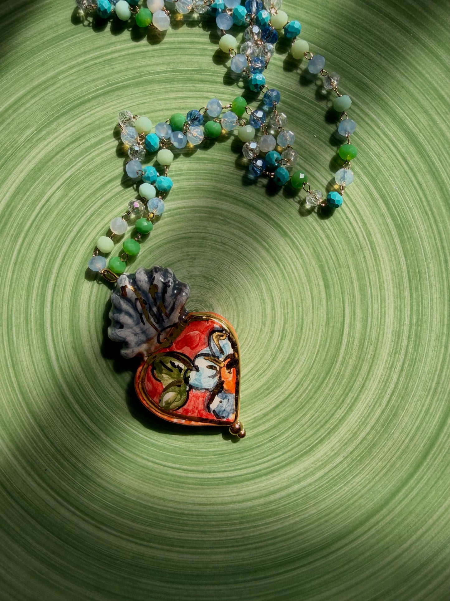Drop collar cerámica corazón de Jesús