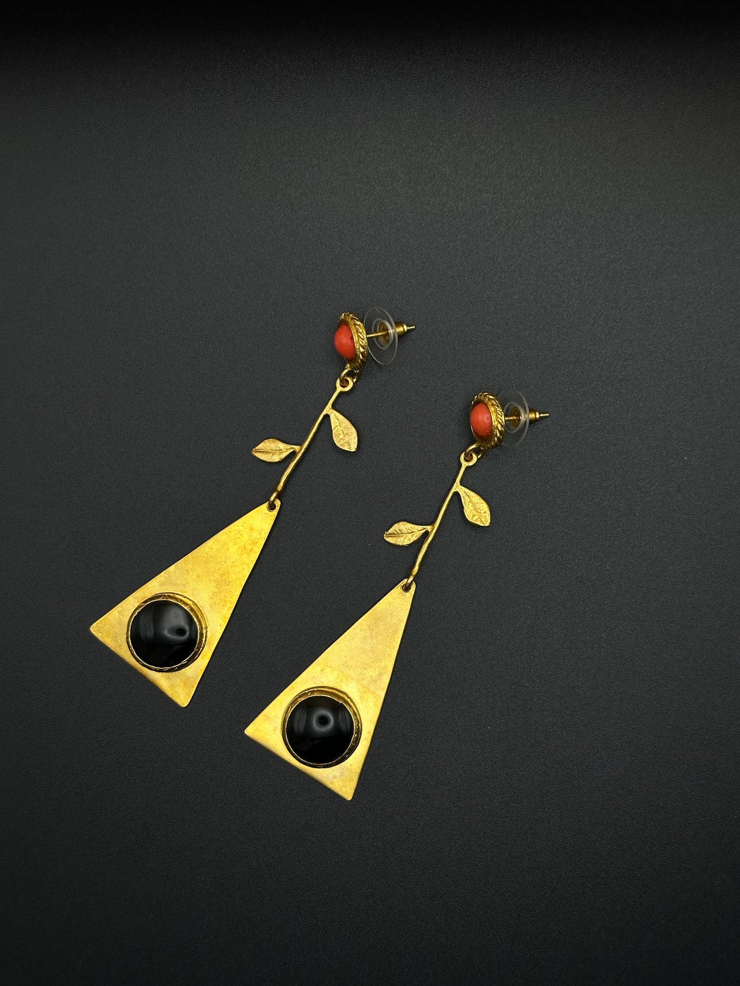 Drop triangle black