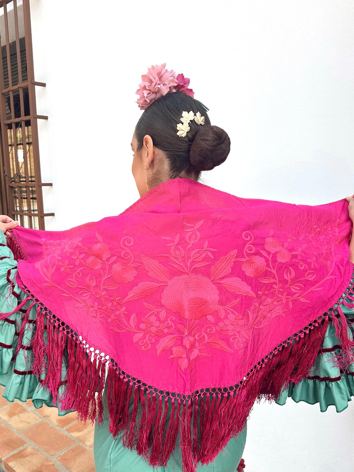 Mantón fucsia bordado fucsia