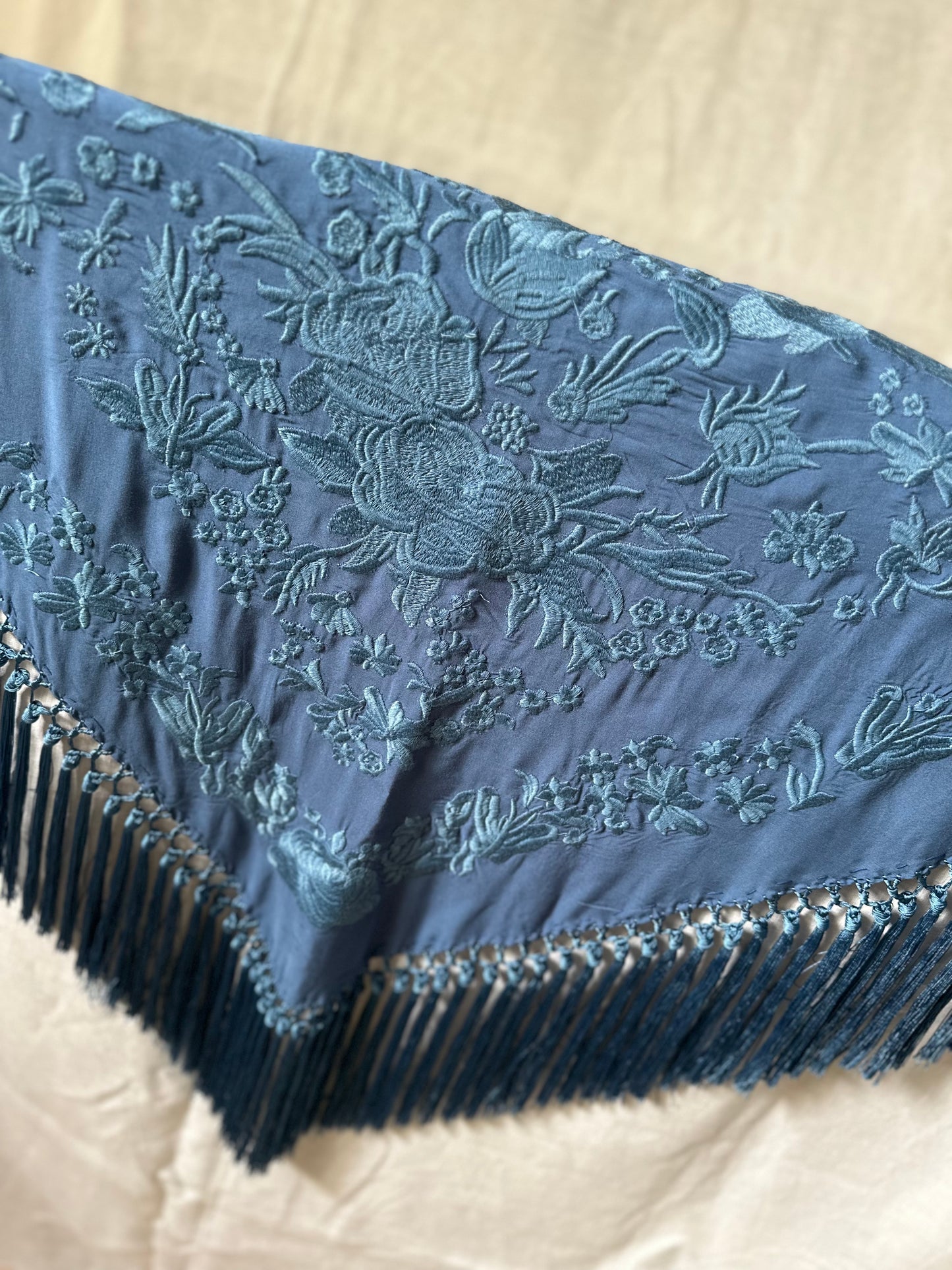 Mantón azul ducado