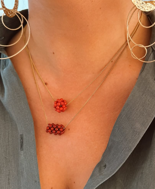 Drop collar resina detalle burdeos