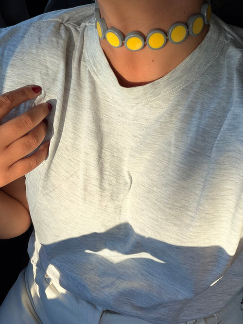 Choker resina gris y amarillo
