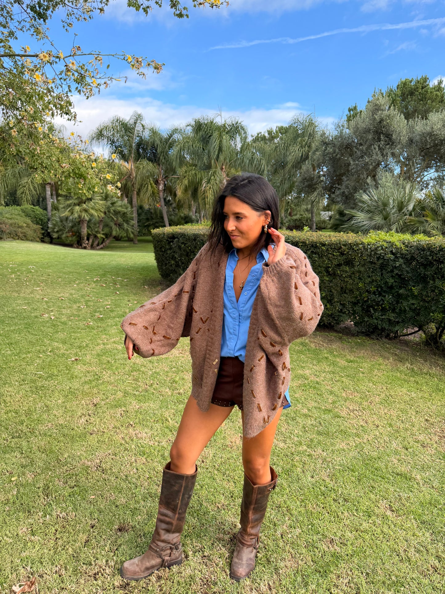 Cárdigan marrón detalle rombo terciopelo 100% lana