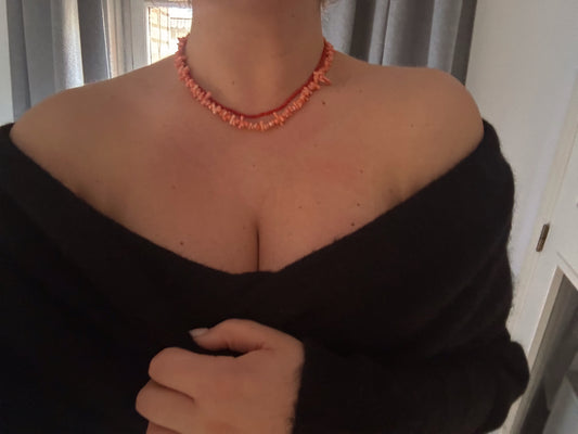 Collar coral tono coral