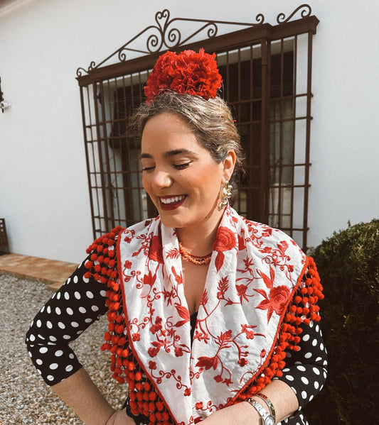 Mantón / piquillo blanco bordado en rojo
