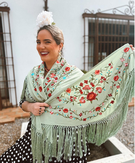 Mantón bordado flores color manzana mujer