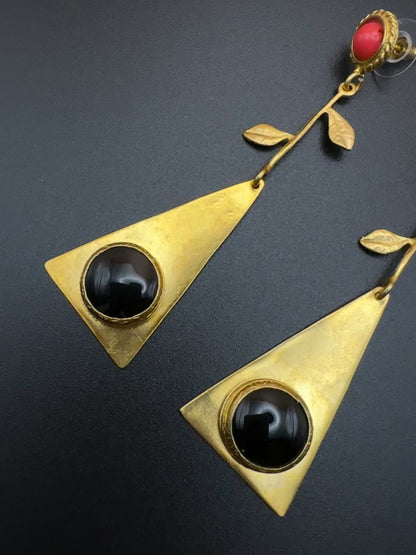 Drop triangle black